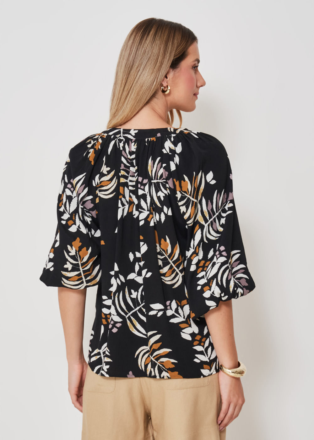 56.20.3404EST BLUSA MANGA 3/4 DECOTE V ESTAMPA LEAVES
