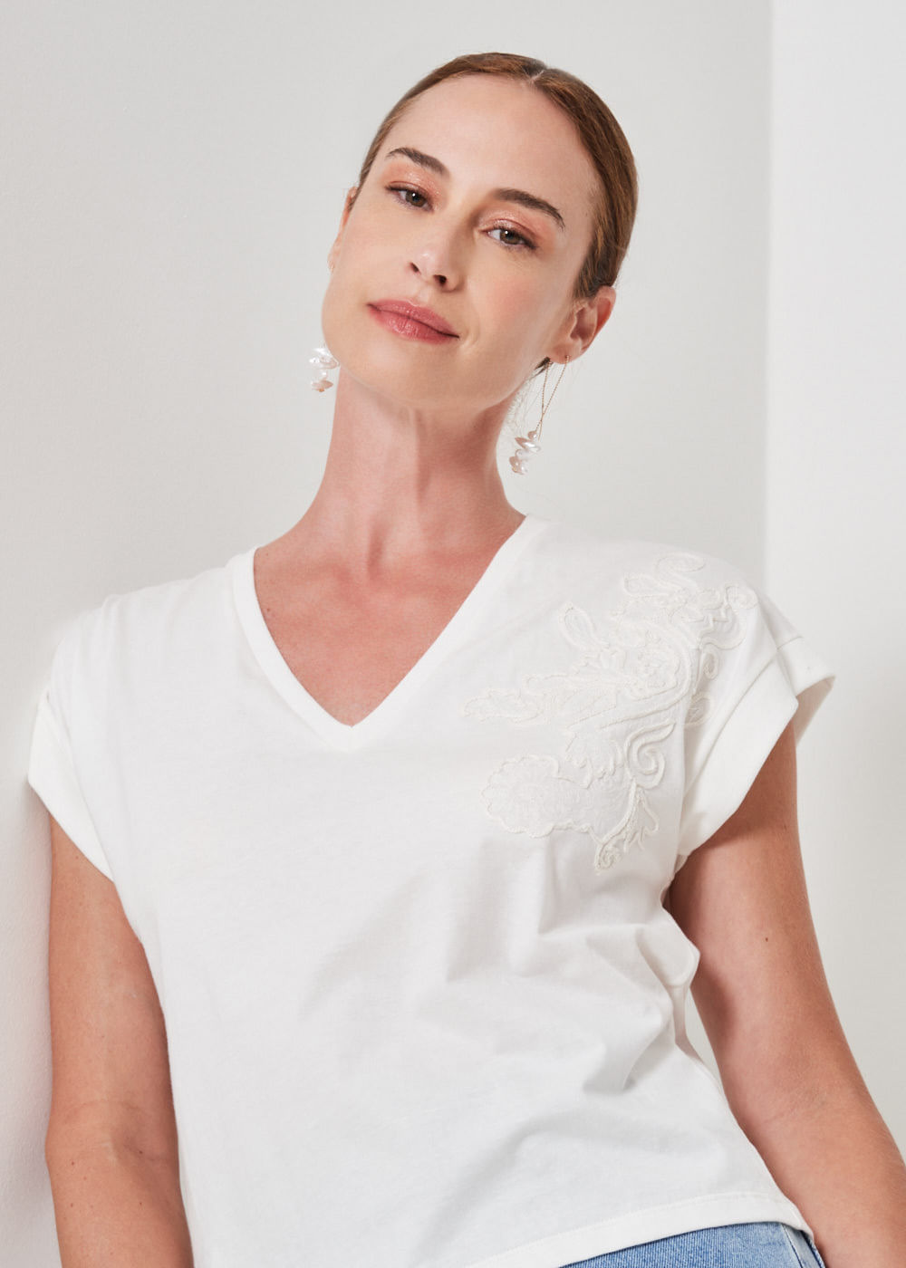 67.41.3401OFW T-SHIRT MALHA BORDADO FLOR