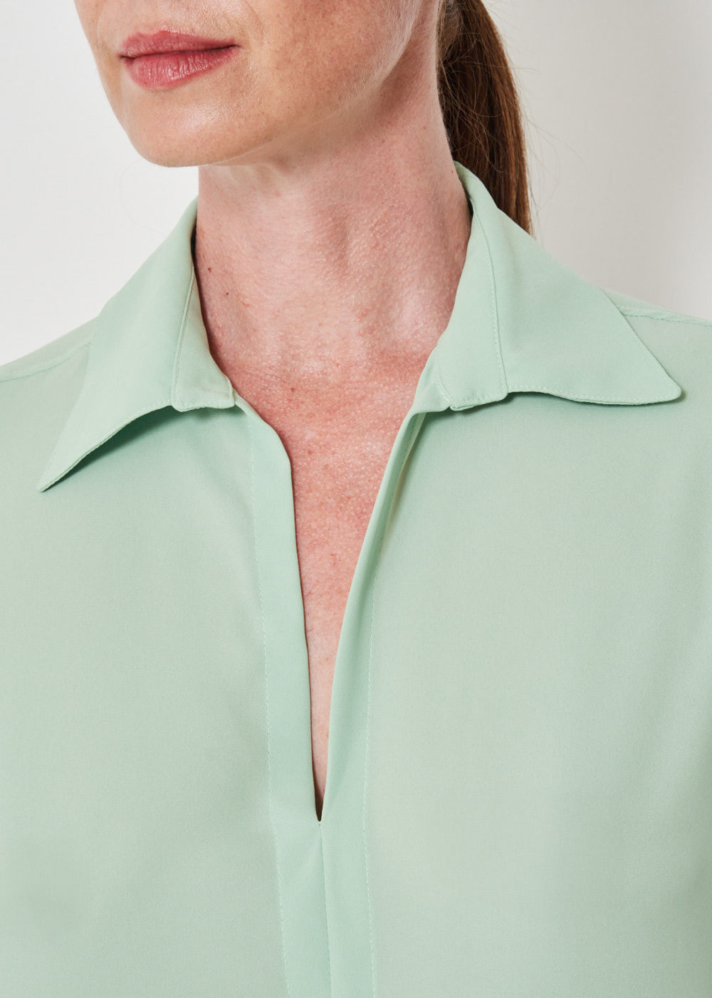 56.40.3408PST BLUSA CHIFFON DECOTE V