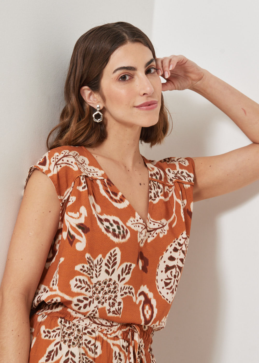 57.20.3403LAR BLUSA M/C DECOTE V ESTAMPA SUMMER PAISLEY