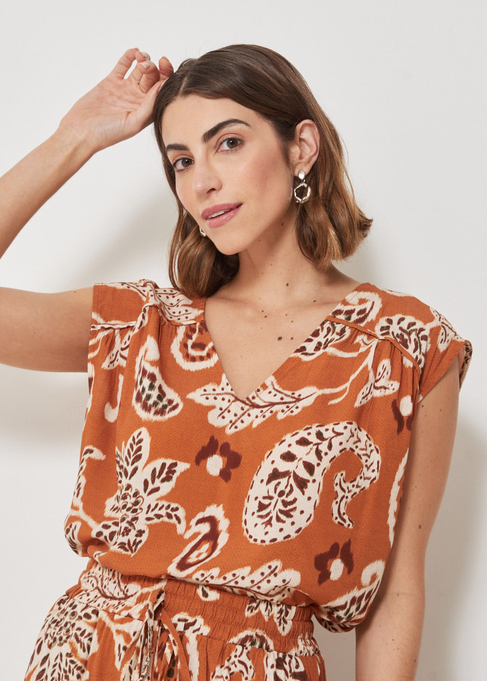 57.20.3403LAR BLUSA M/C DECOTE V ESTAMPA SUMMER PAISLEY