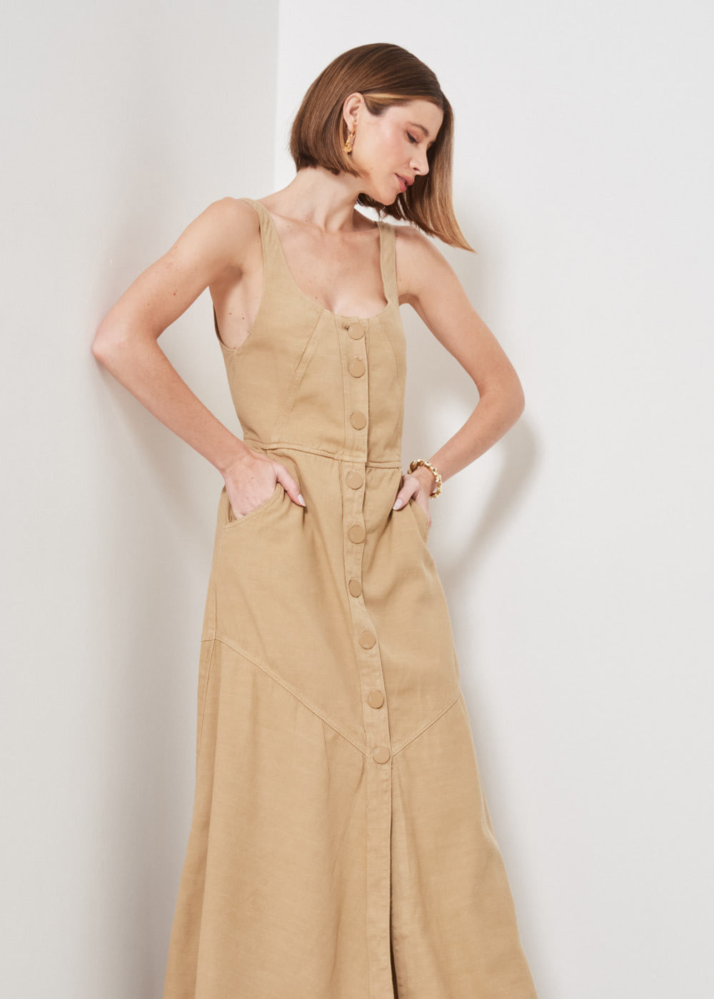13.40.3401CAM VESTIDO LONGO DE SARJA RECORTES