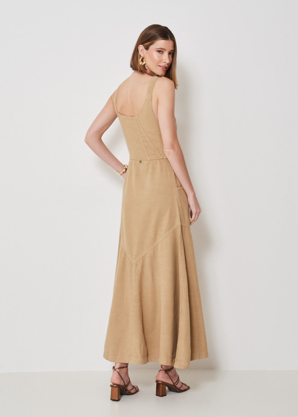 13.40.3401CAM VESTIDO LONGO DE SARJA RECORTES