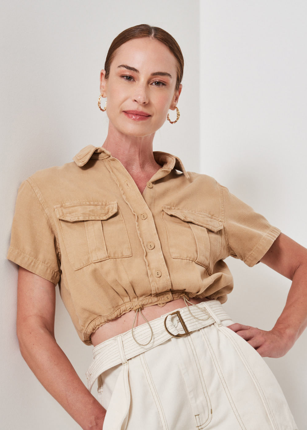 15.10.3401CAM CAMISA CROPPED M/C DE SARJA