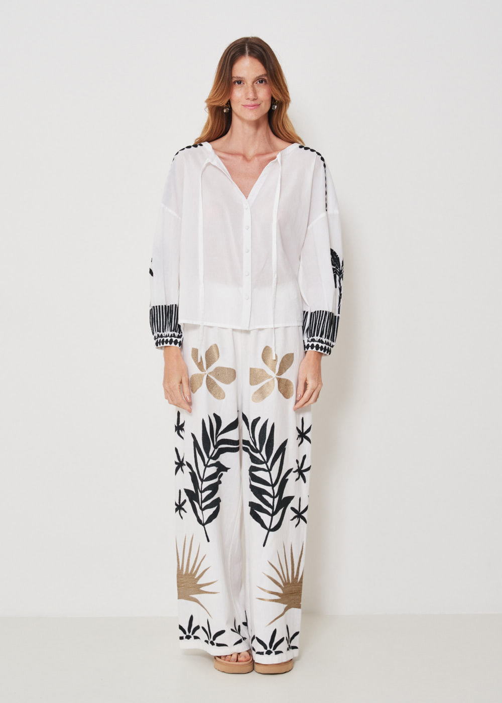 52.10.3433OFW CALÇA PANTALONA BORDADO BOTANICO