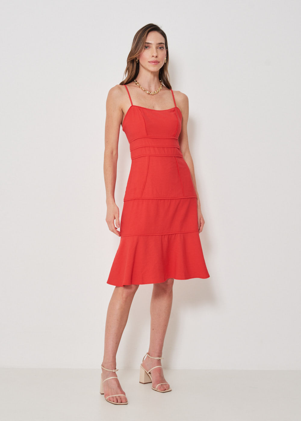 53.11.3408VMT VESTIDO CURTO COM RECORTES