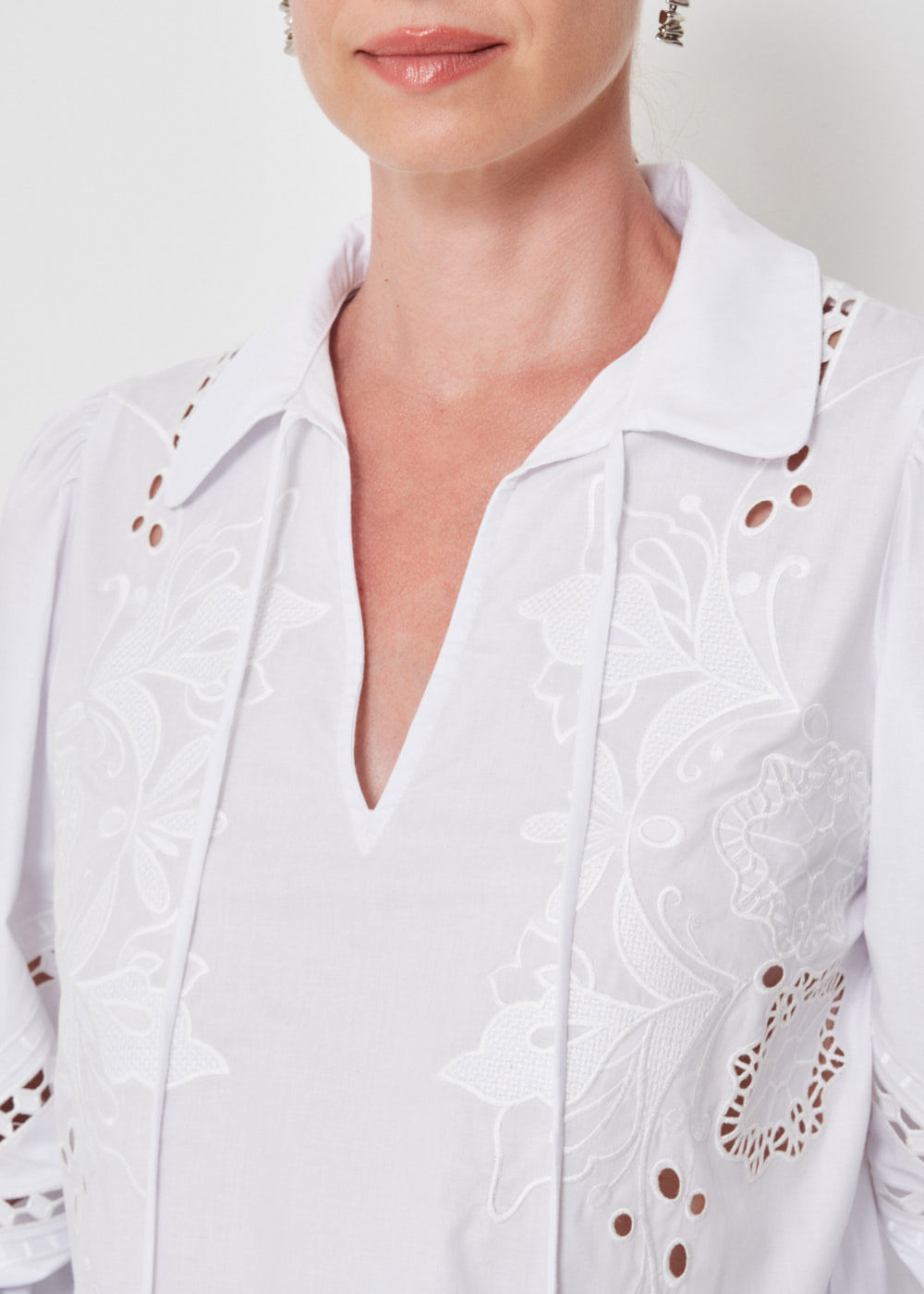56.41.3401BCO BLUSA M/L BORDADO RICHILIEU