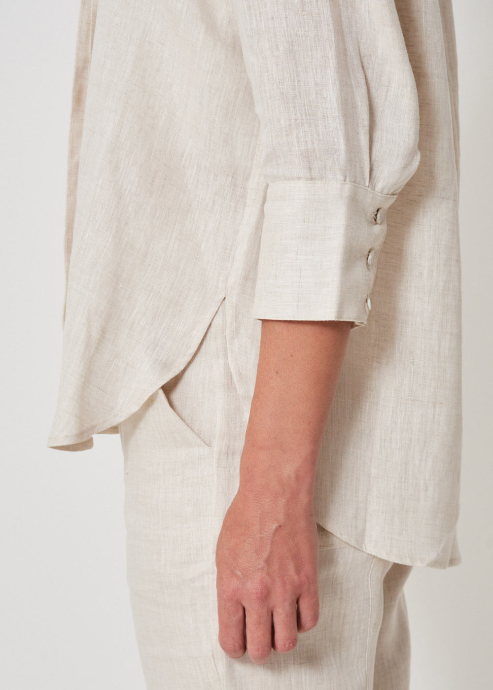 55.40.3402ARE CAMISA OVERSIZED MANGA 7/8 EM LINHO