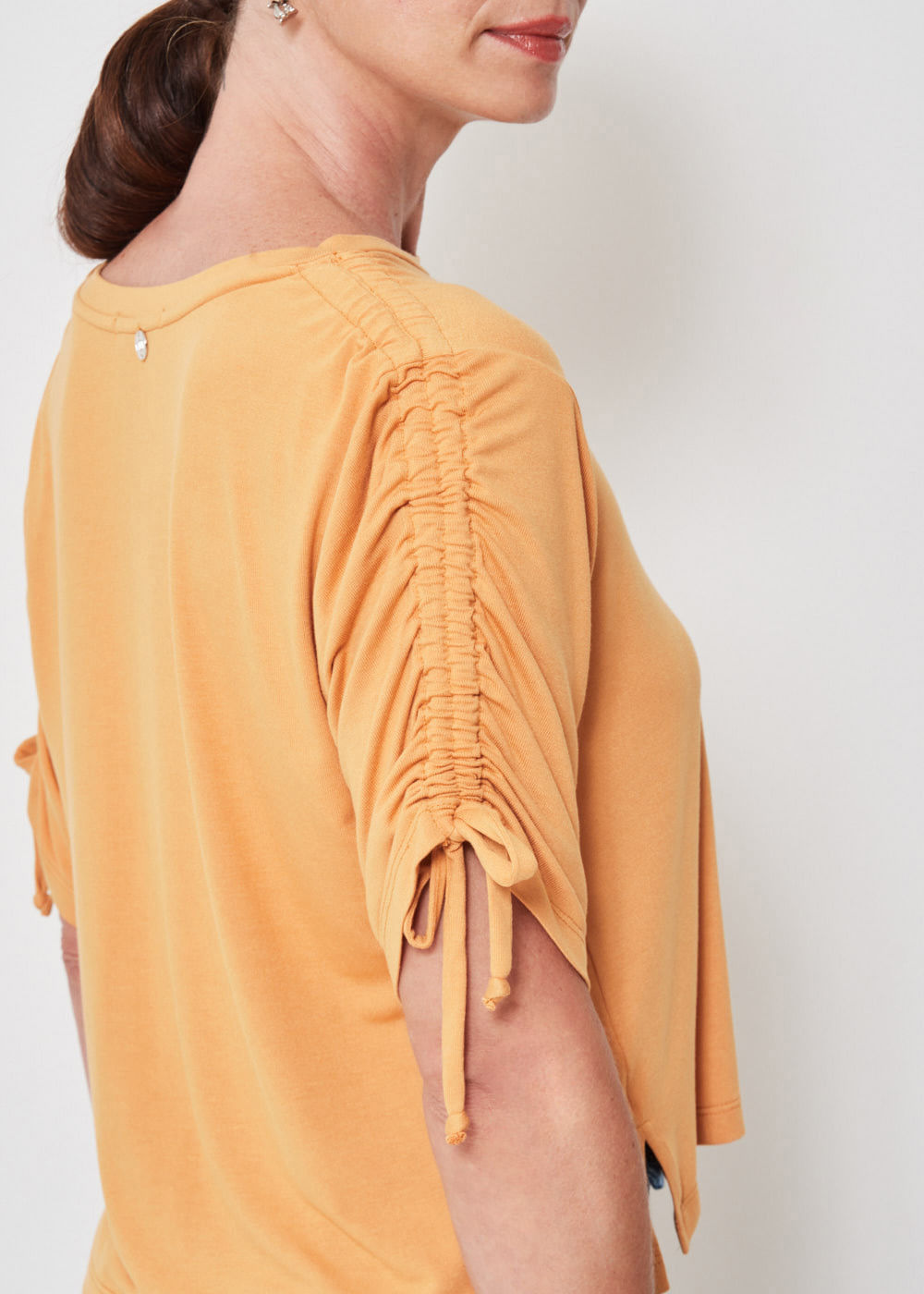 67.40.3404AÇA BLUSA MALHA AMARRAÇÃO NAS MANGAS