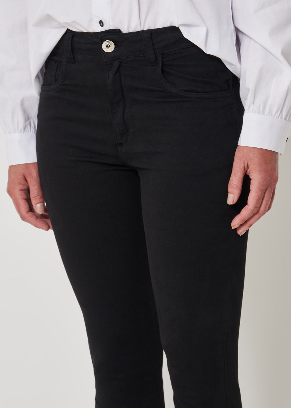 12.70.3402PTO CALÇA DE SARJA SKINNY