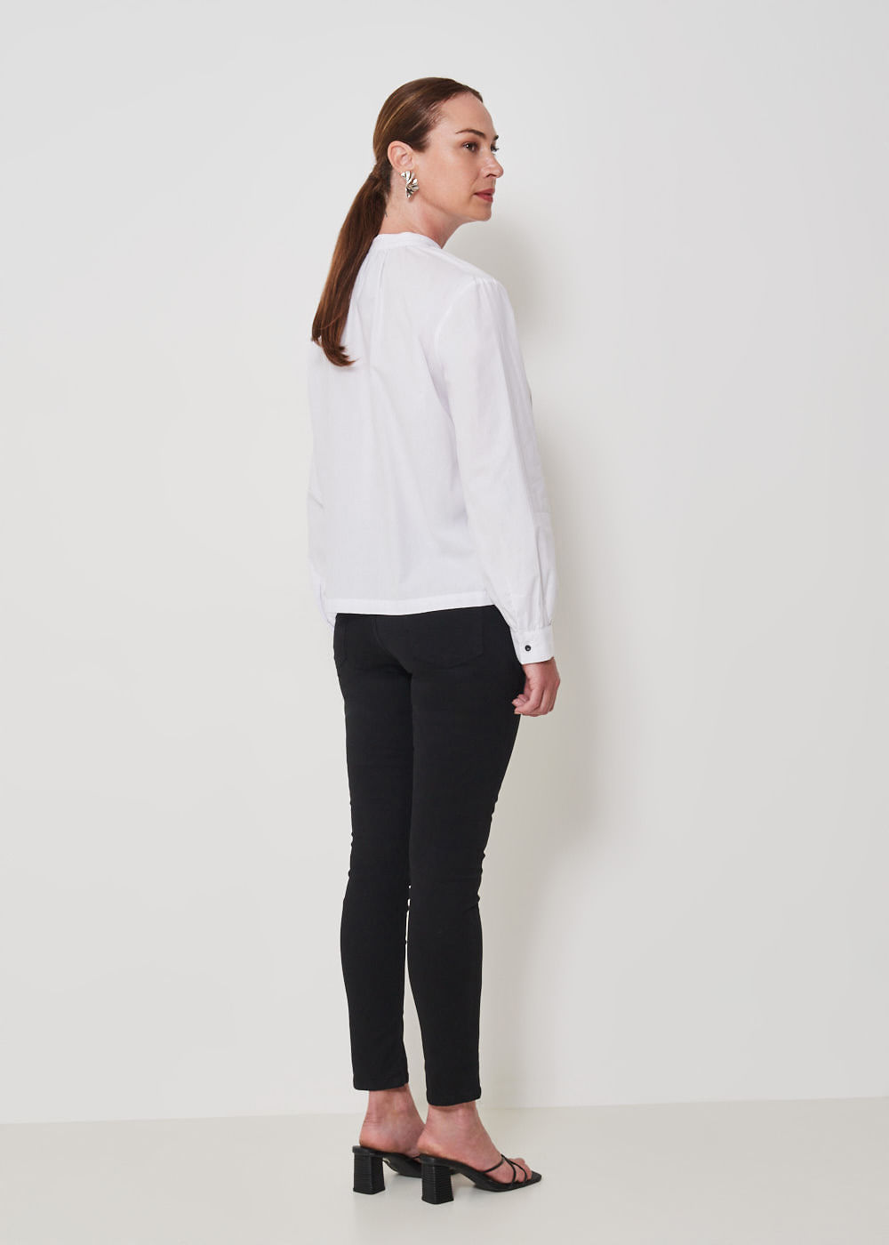 12.70.3402PTO CALÇA DE SARJA SKINNY