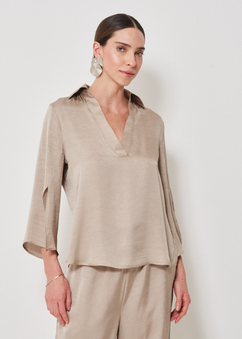57.40.3413CML BLUSA MANGA COM FENDAS DECOTE V
