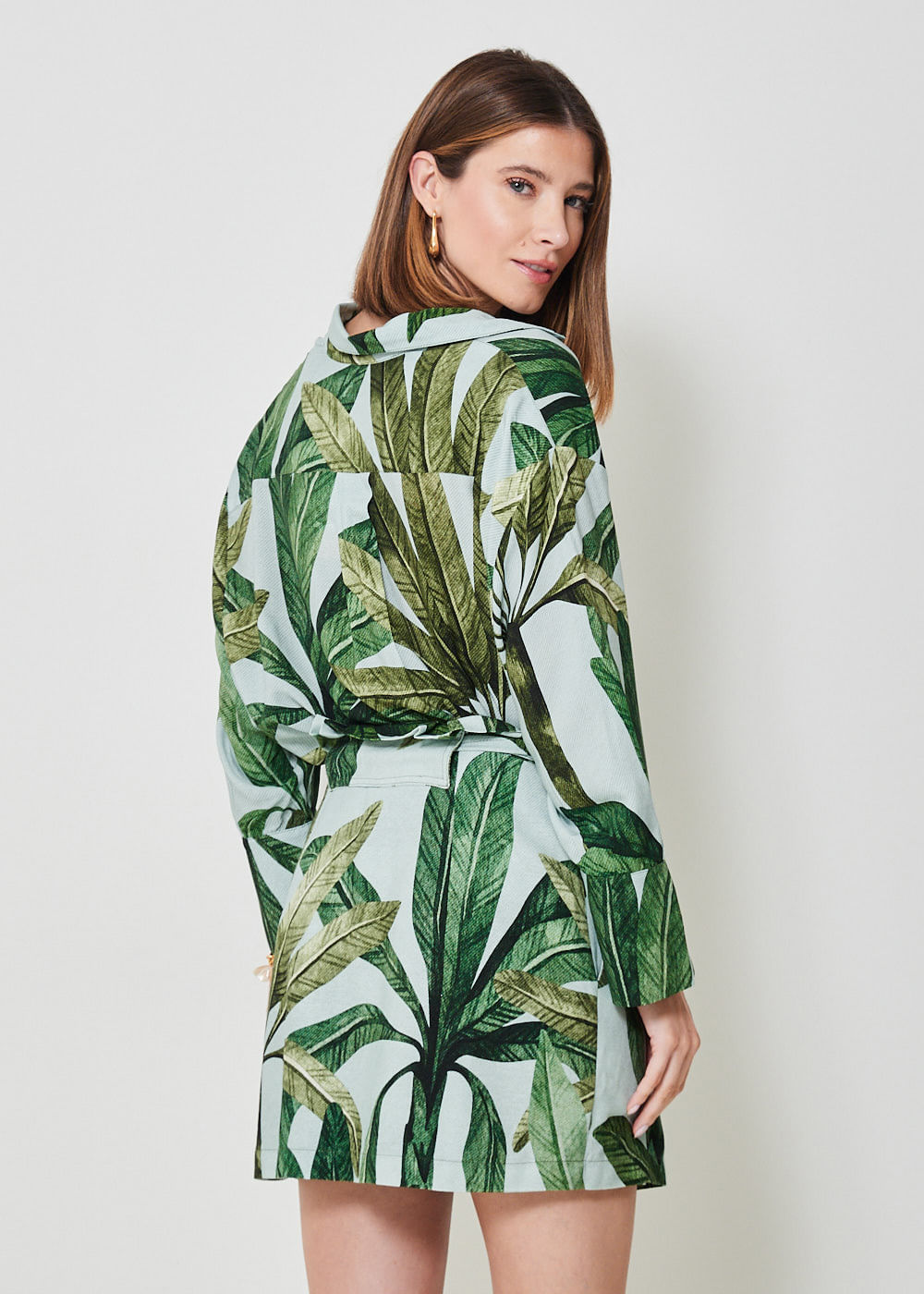 52.60.3405EST SHORTS SAIA C/ CINTO ESTAMPA LEAVES PAINTIG