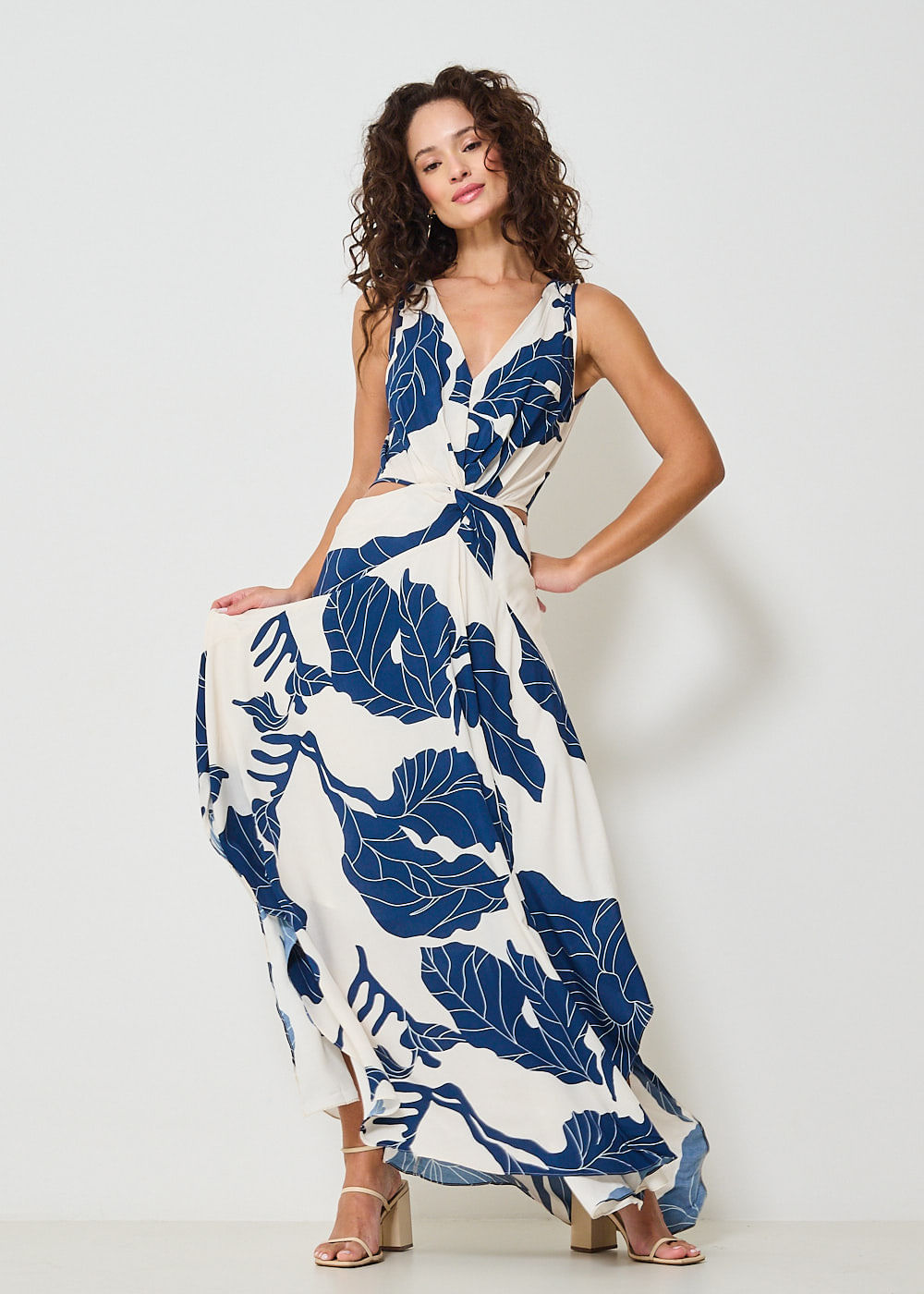 53.50.3445EST VESTIDO LONGO REGATA ESTAMPA BLUE LEAVES