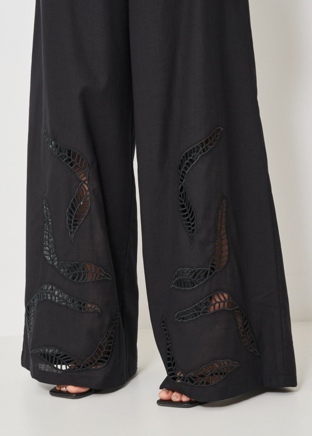 52.10.3428PTO CALÇA PANTALONA BORDADO FOLHA