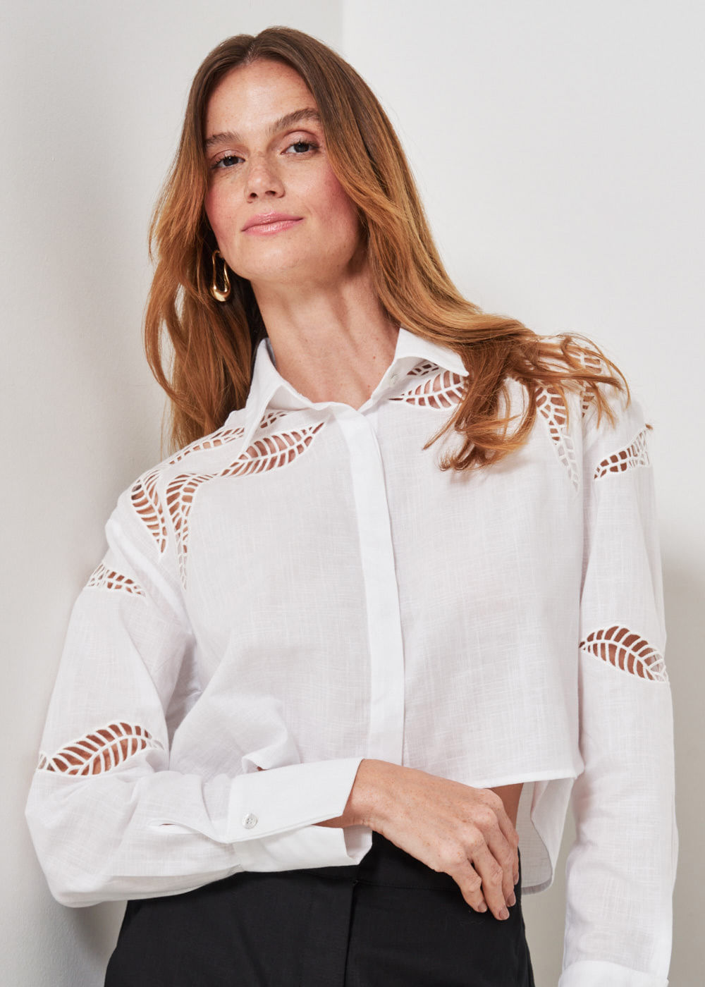 55.70.3403BCO CAMISA CURTA  M/L BORDADO FOLHA