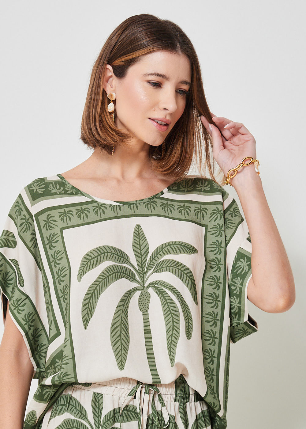 57.20.3411VDE BLUSA MANGA CURTA ESTAMPA LENÇO COQUEIRO