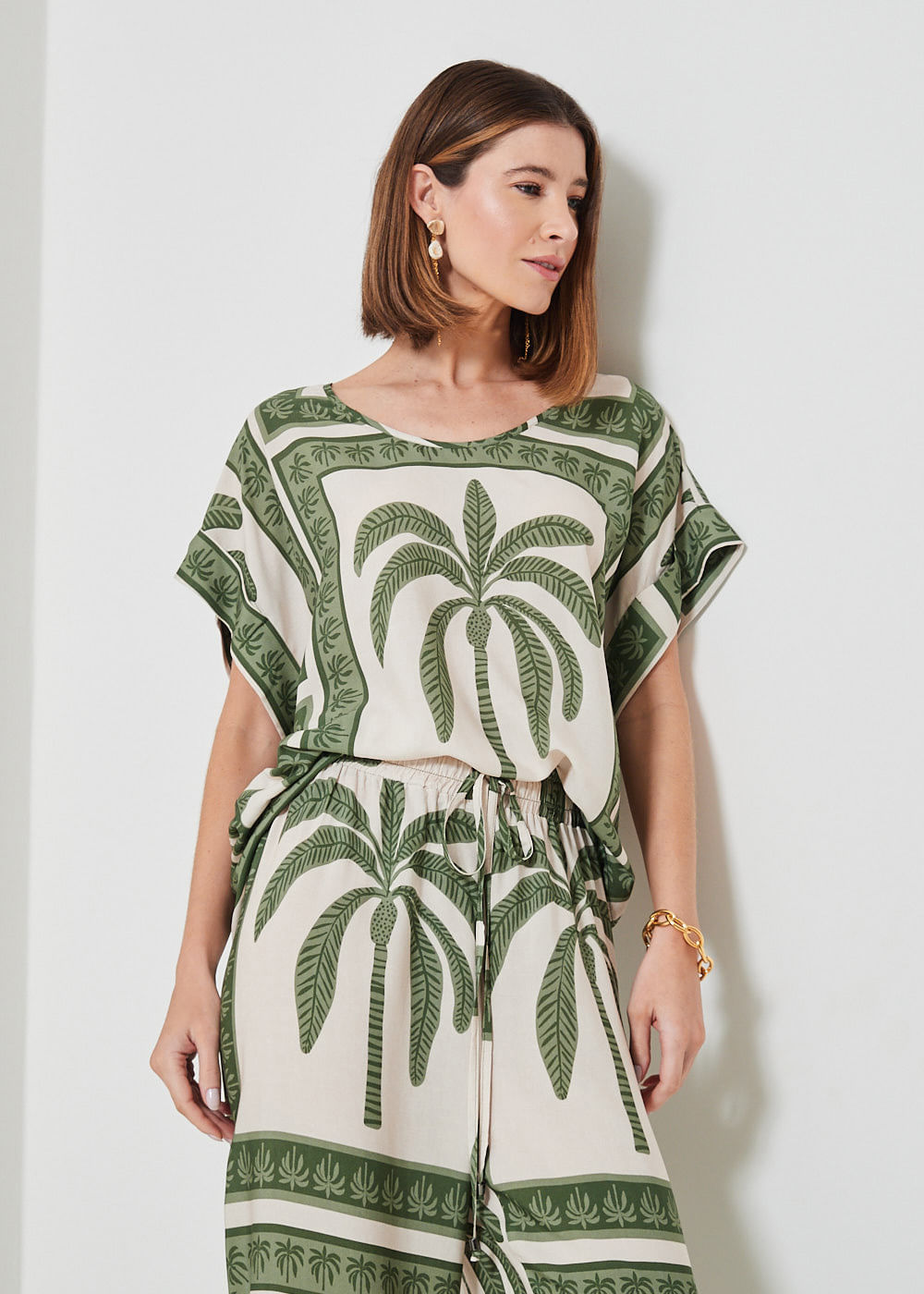 57.20.3411VDE BLUSA MANGA CURTA ESTAMPA LENÇO COQUEIRO