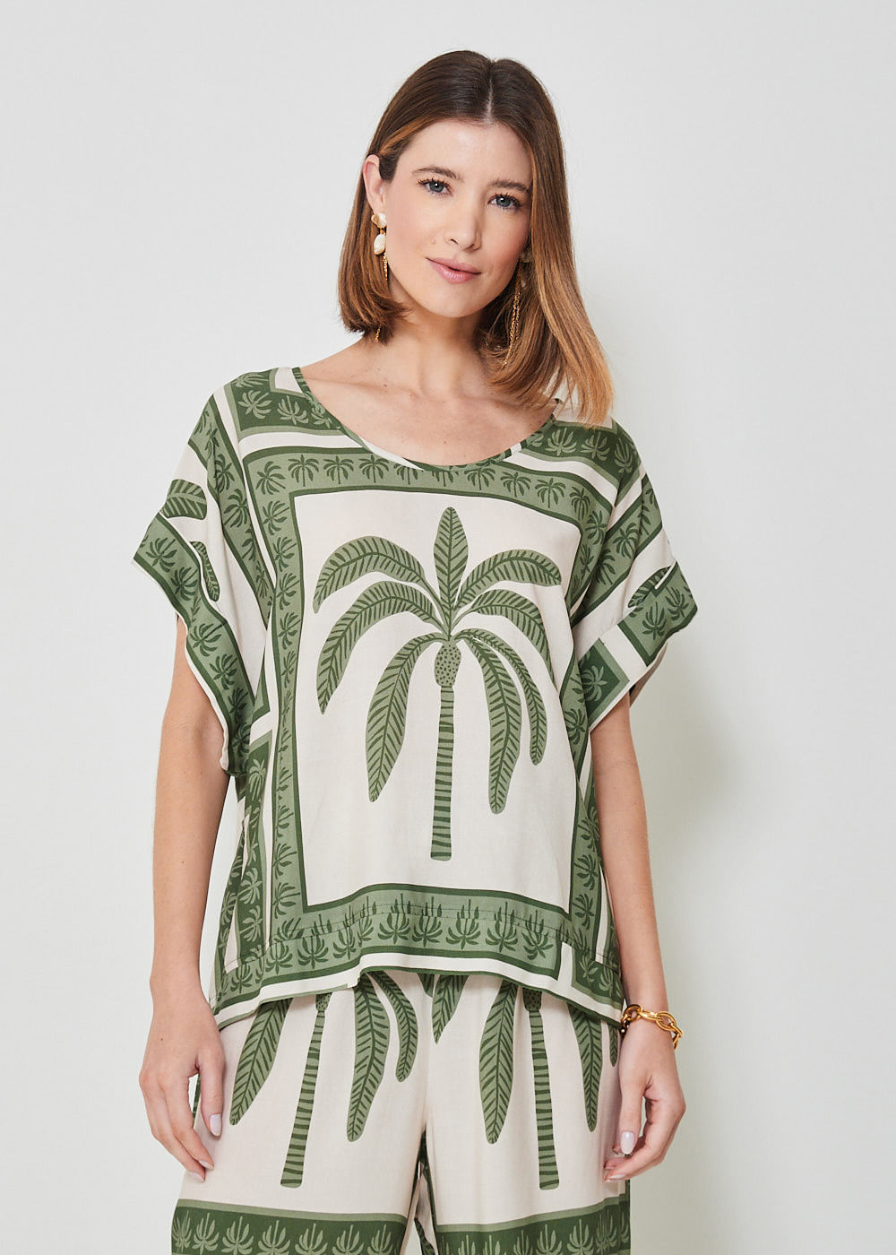 57.20.3411VDE BLUSA MANGA CURTA ESTAMPA LENÇO COQUEIRO