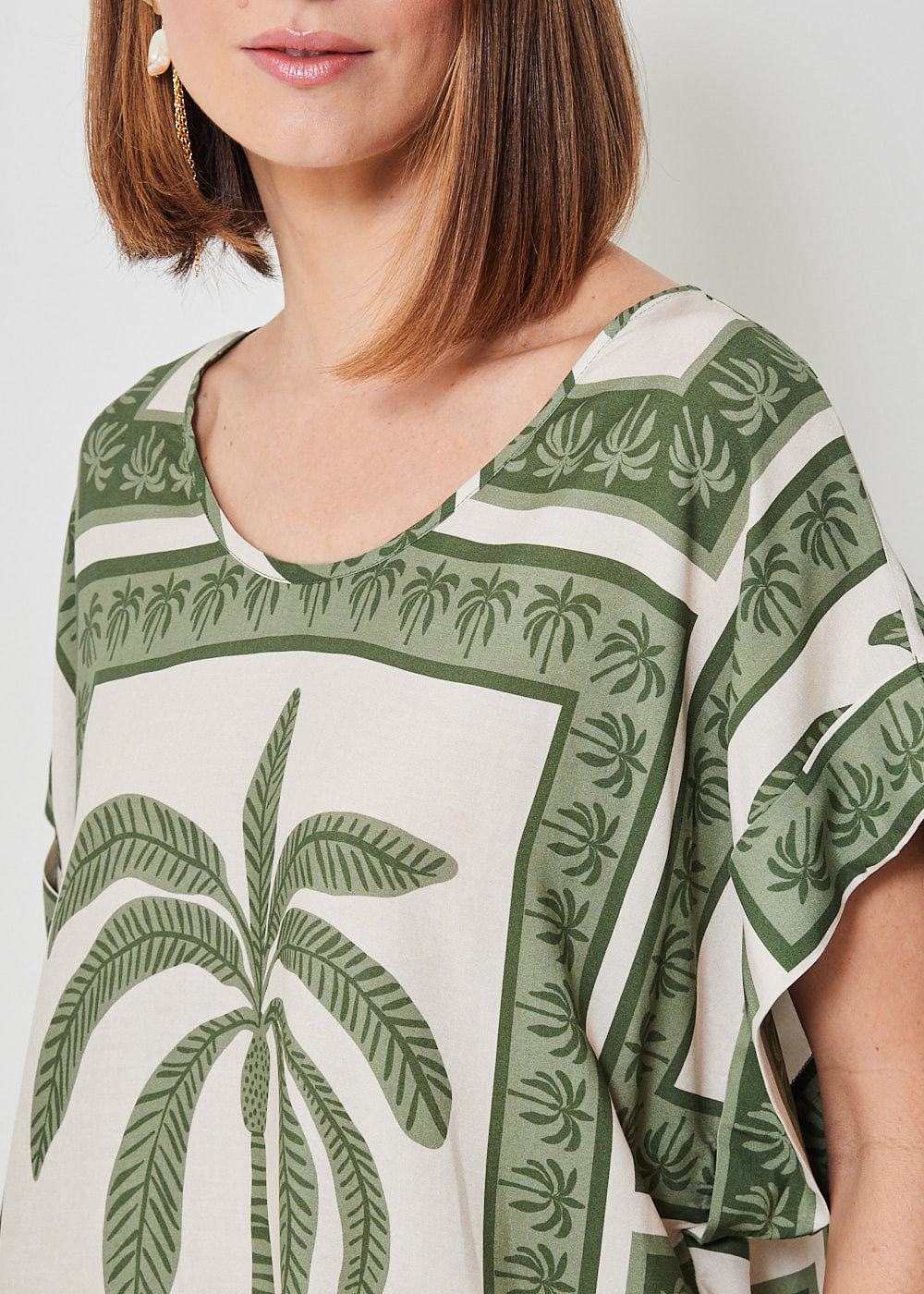 57.20.3411VDE BLUSA MANGA CURTA ESTAMPA LENÇO COQUEIRO