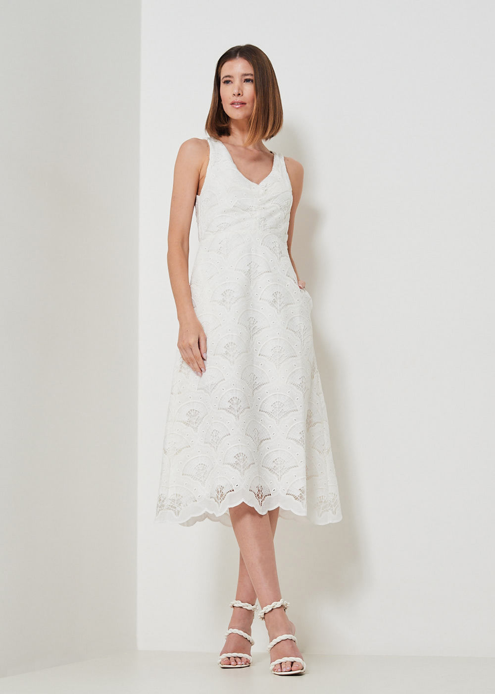 53.00.3409OFW VESTIDO MIDI RENDADO DECOTE V