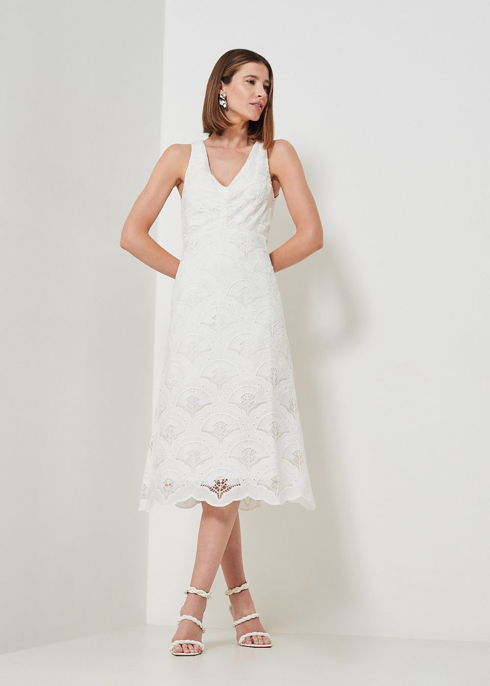 53.00.3409OFW VESTIDO MIDI RENDADO DECOTE V