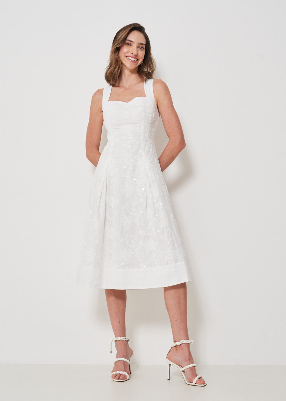 53.11.3407OFW VESTIDO MIDI BORDADO ALÇA CRUZADA