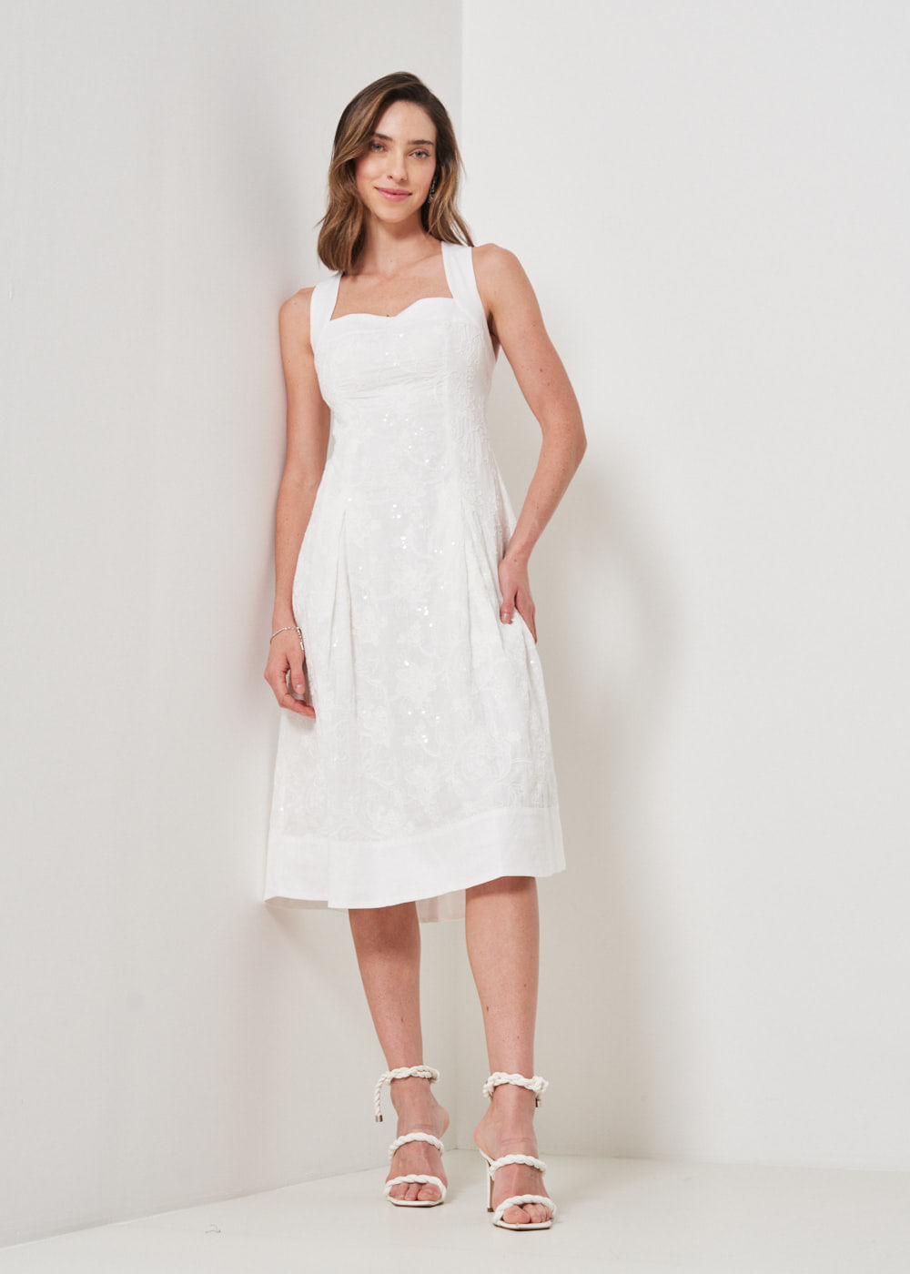 53.11.3407OFW VESTIDO MIDI BORDADO ALÇA CRUZADA