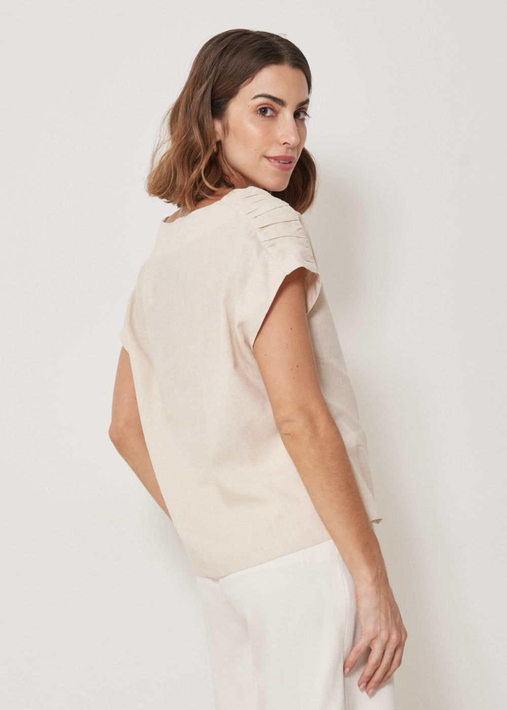 57.40.3416ARE BLUSA MANGA CURTA DETALHE PREGAS