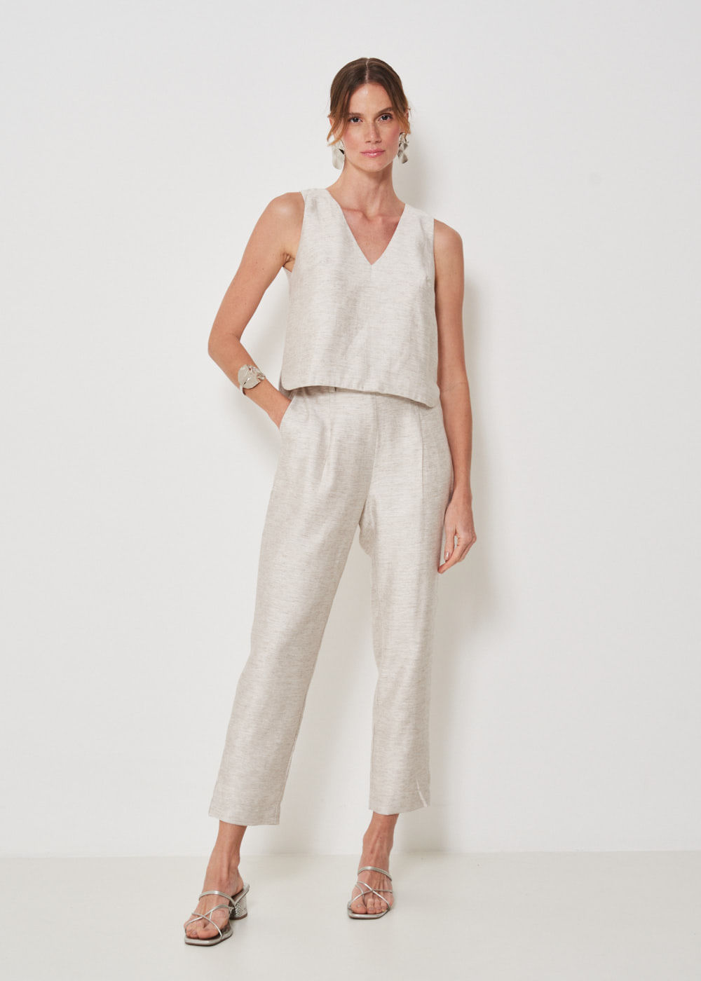 22.20.3402NAT CALÇA SLIM CHANTUNG COM PREGAS - HIGHLINE