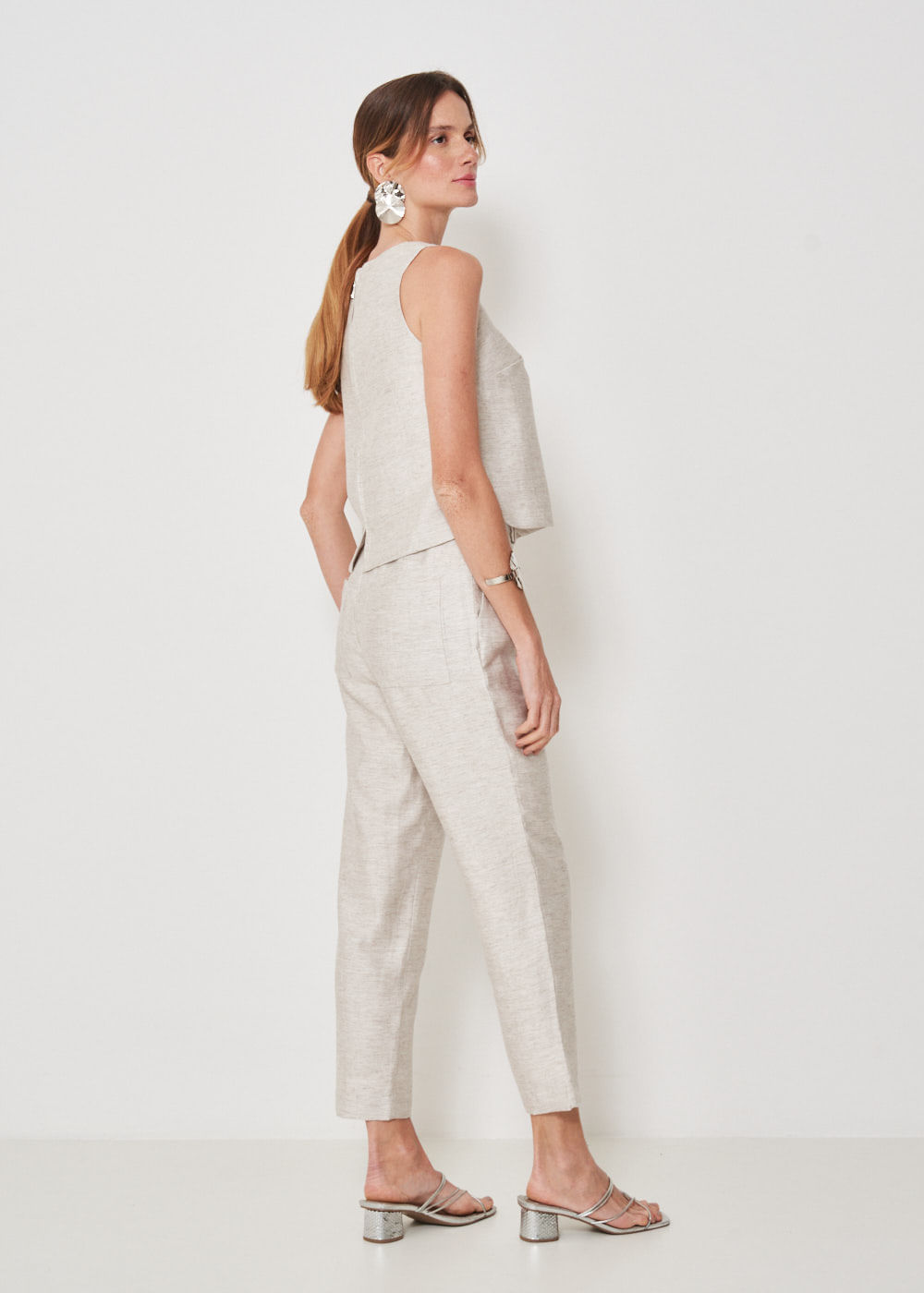 22.20.3402NAT CALÇA SLIM CHANTUNG COM PREGAS - HIGHLINE