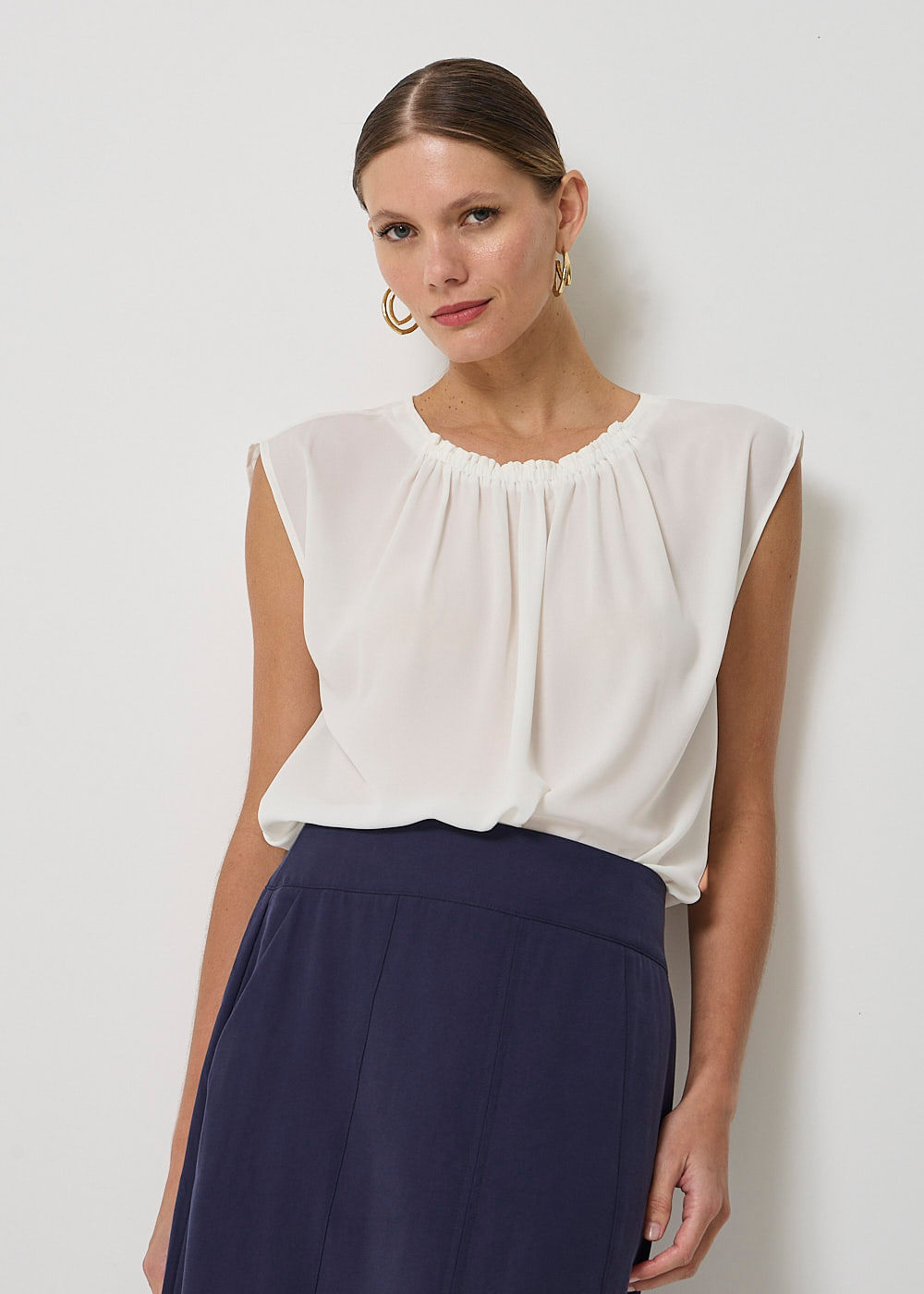 57.40.3408OFW BLUSA M/C CHIFFON DECOTE REDONDO