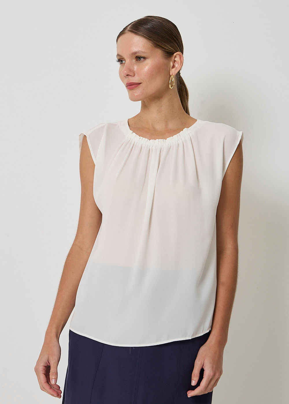 57.40.3408OFW BLUSA M/C CHIFFON DECOTE REDONDO