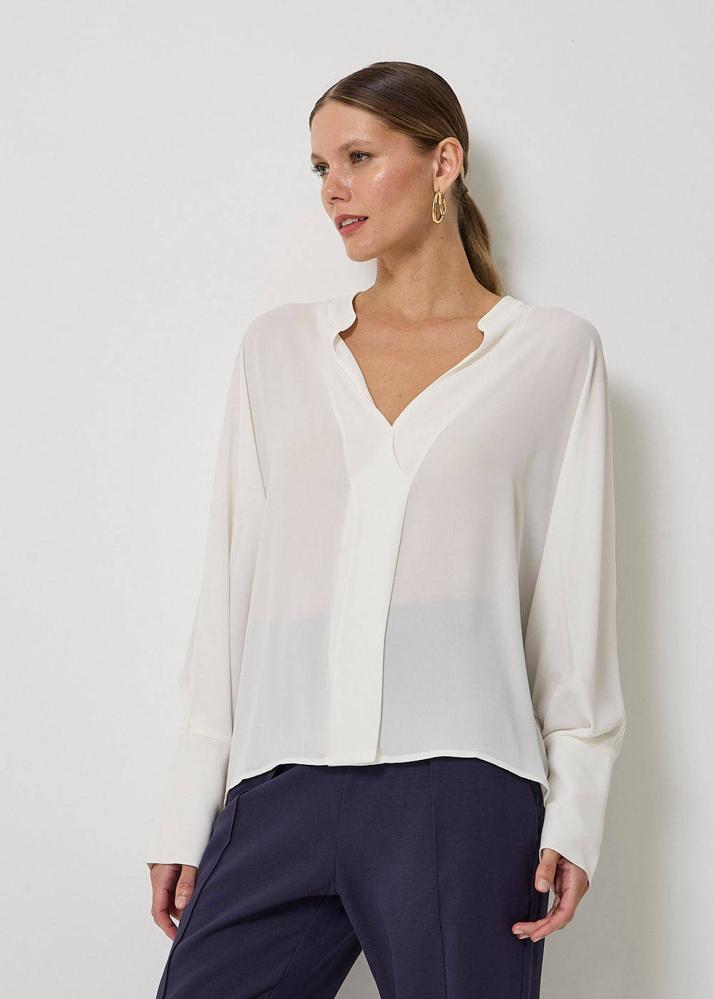 56.40.3404OFW BLUSA CHIFFON M/L GOLA PADRE
