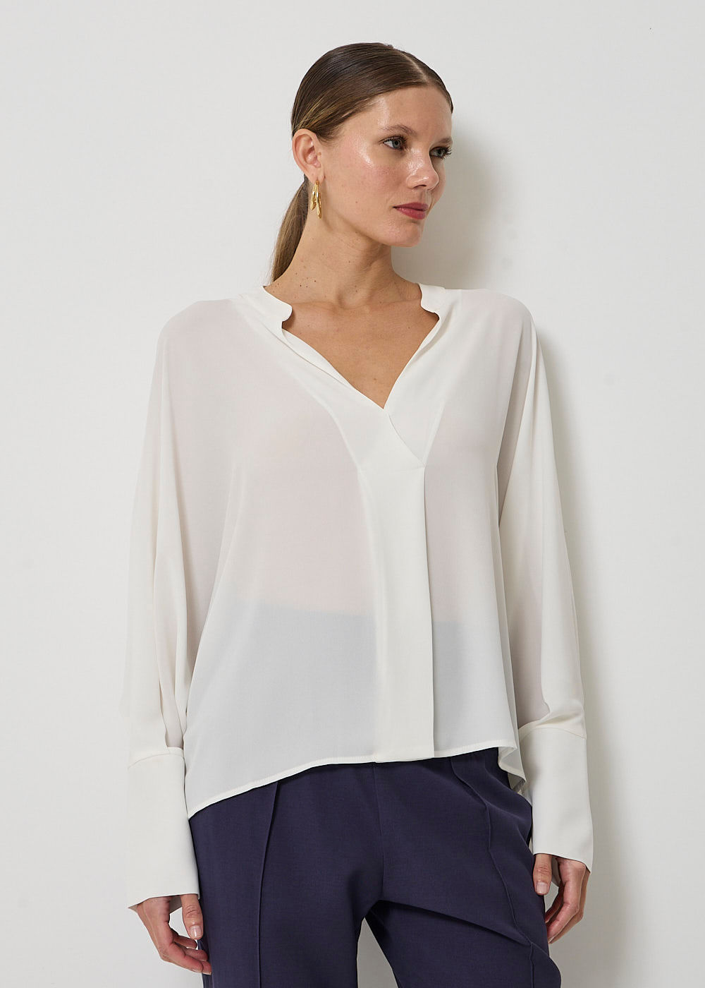 56.40.3404OFW BLUSA CHIFFON M/L GOLA PADRE