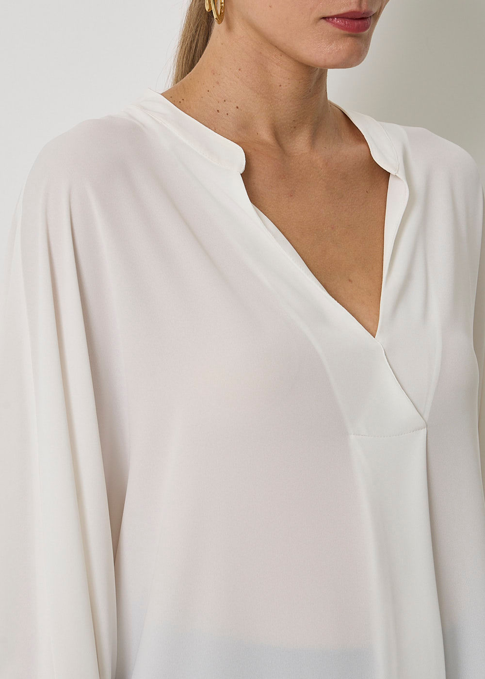 56.40.3404OFW BLUSA CHIFFON M/L GOLA PADRE