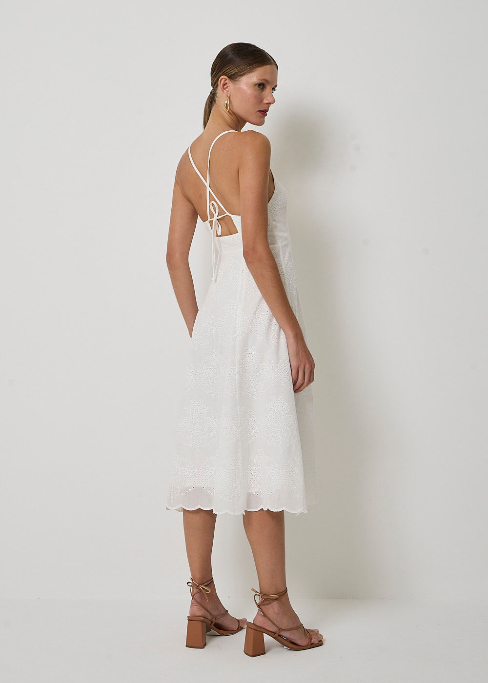 53.11.3414OFW VESTIDO BORDADO LAISE EVASE