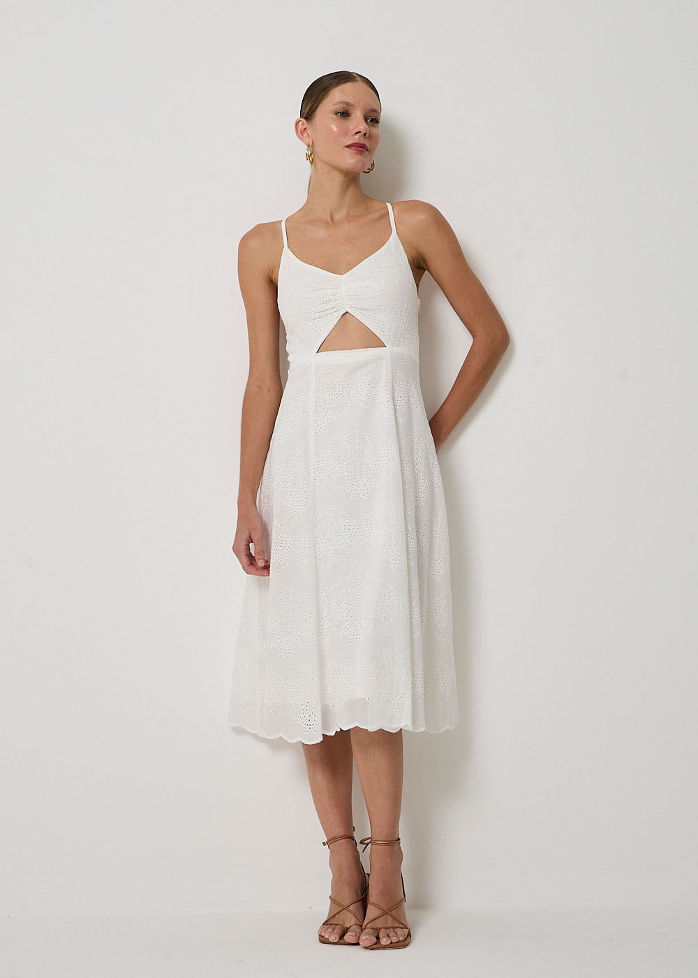 53.11.3414OFW VESTIDO BORDADO LAISE EVASE