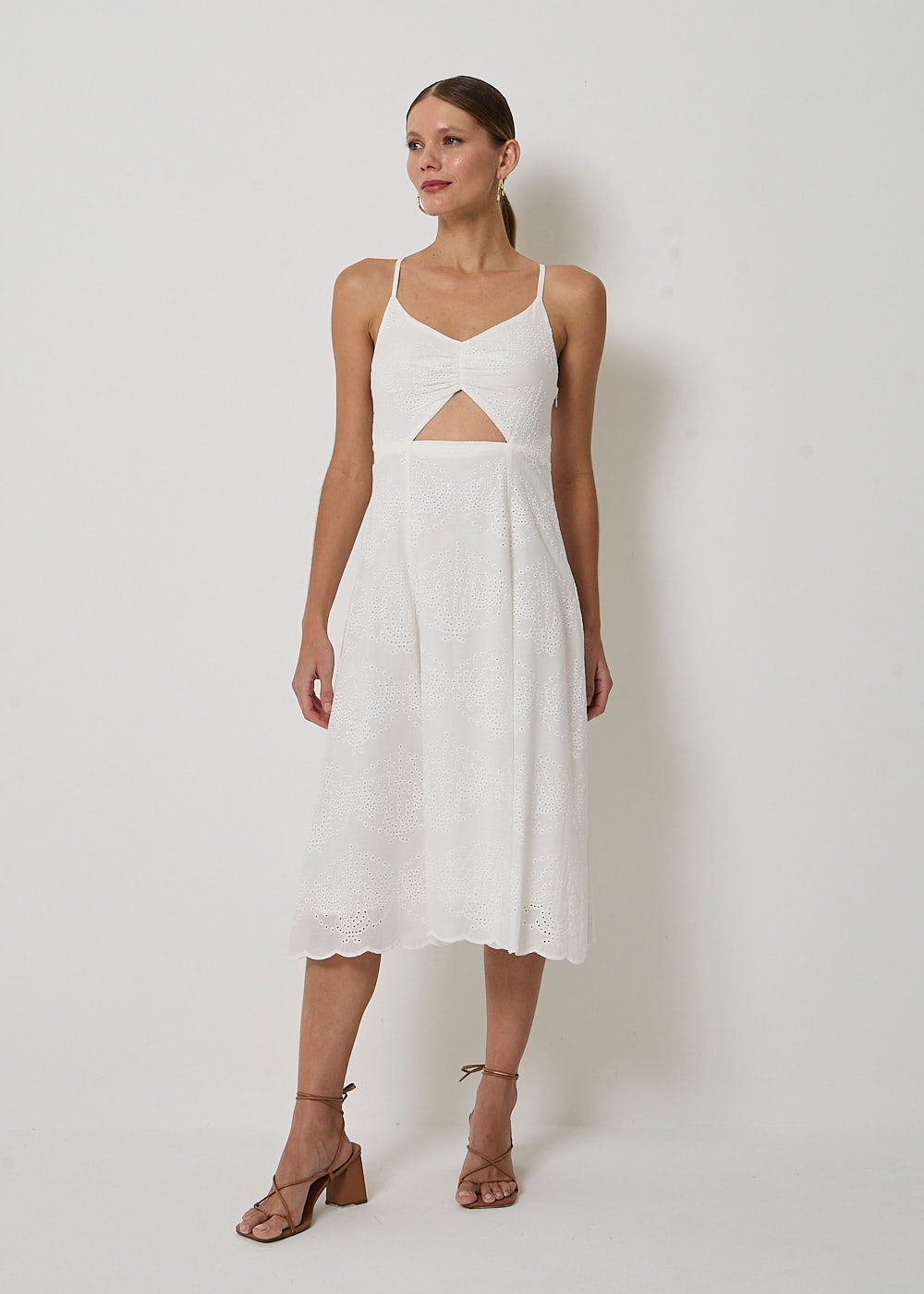 53.11.3414OFW VESTIDO BORDADO LAISE EVASE