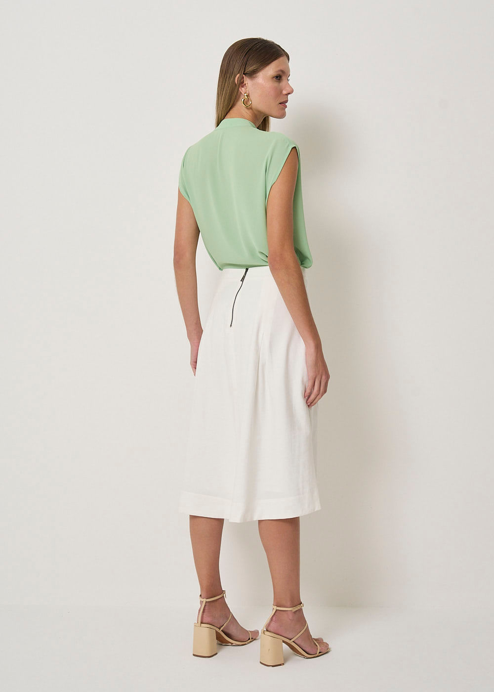 24.21.3401OFW SAIA MIDI PREGAS COM TACHAS - HIGHLINE