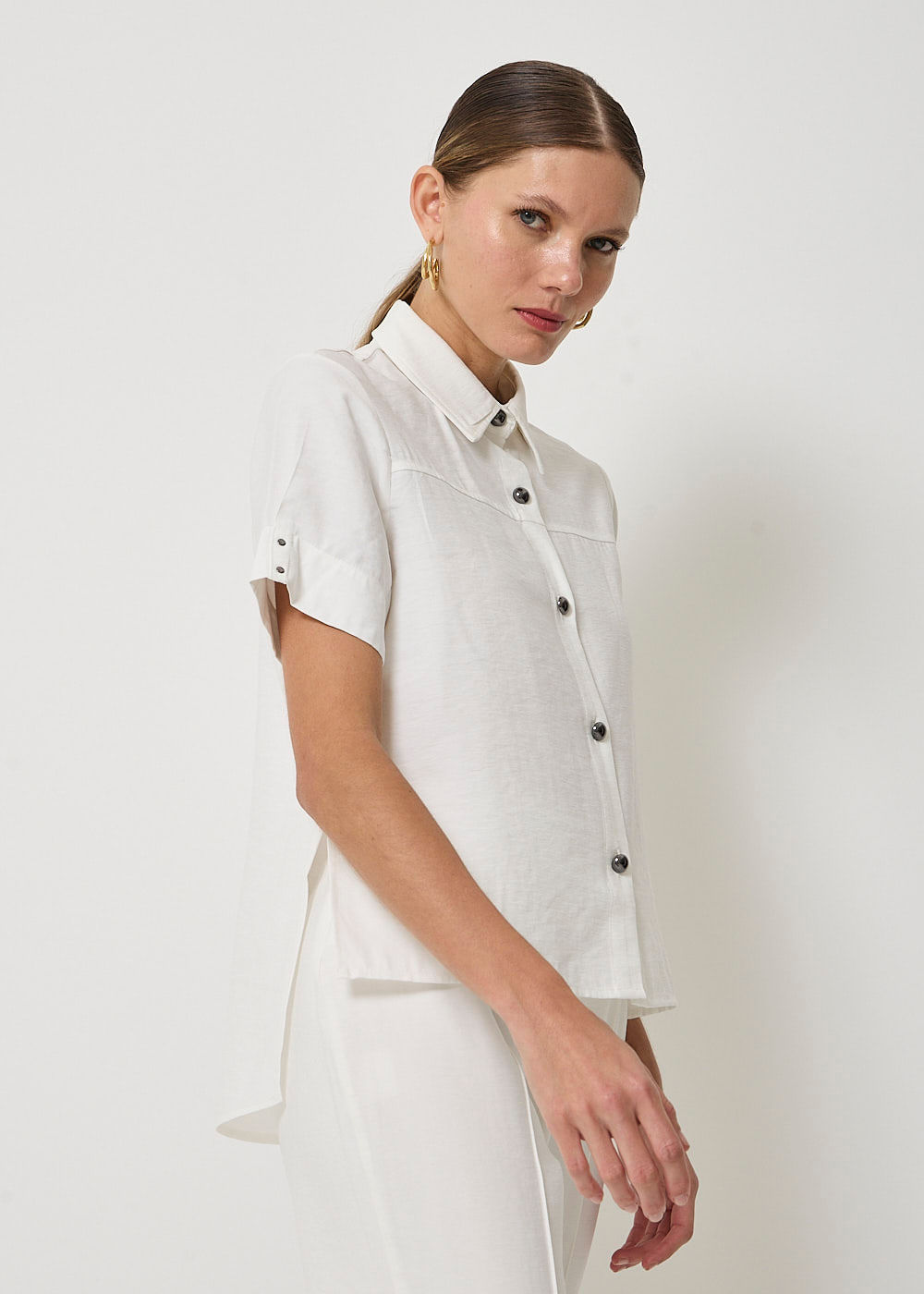 27.40.3401OFW CAMISA M/C ALFAIATARIA BOTÕES E TACHAS - HIGHLINE