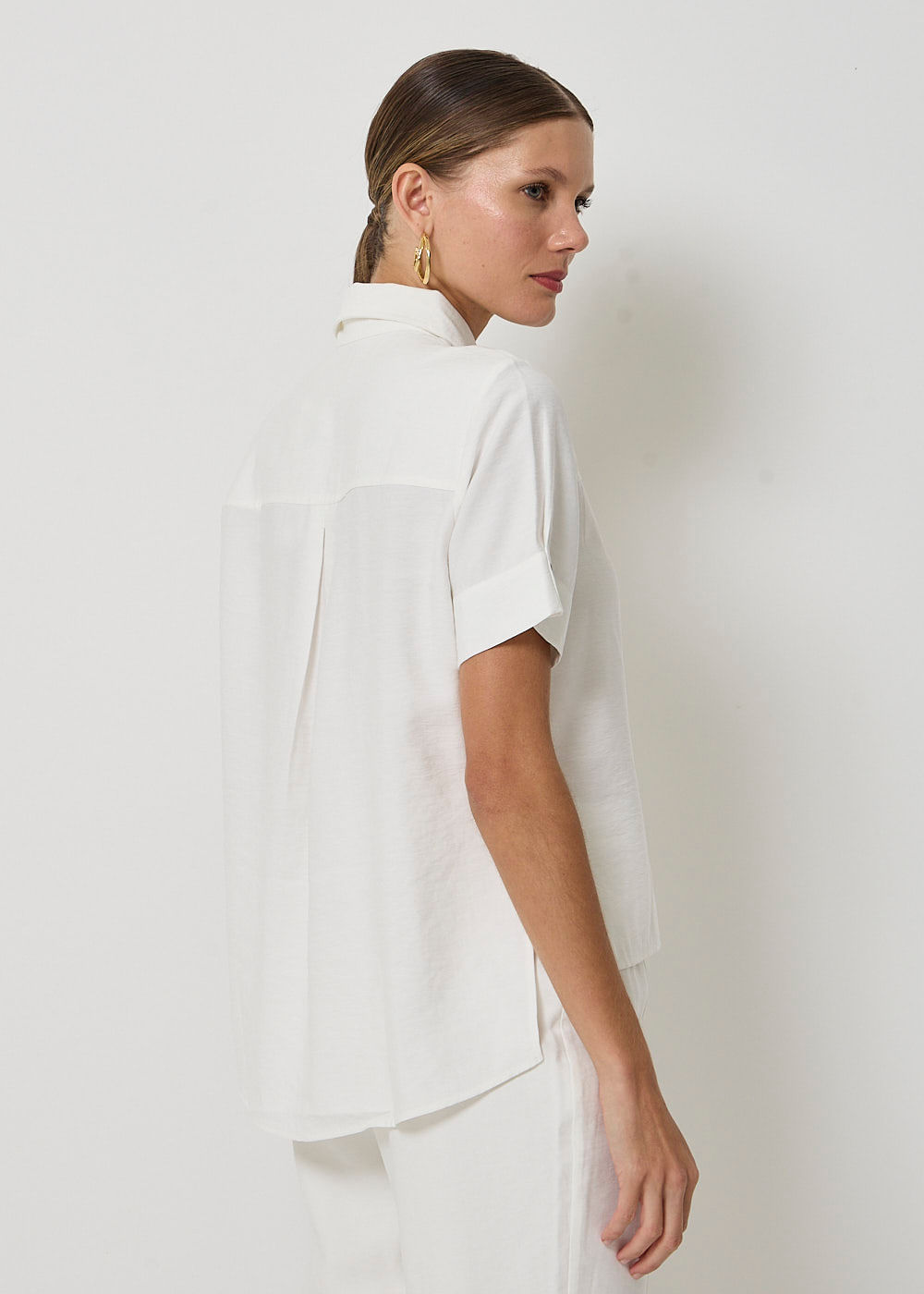 27.40.3401OFW CAMISA M/C ALFAIATARIA BOTÕES E TACHAS - HIGHLINE