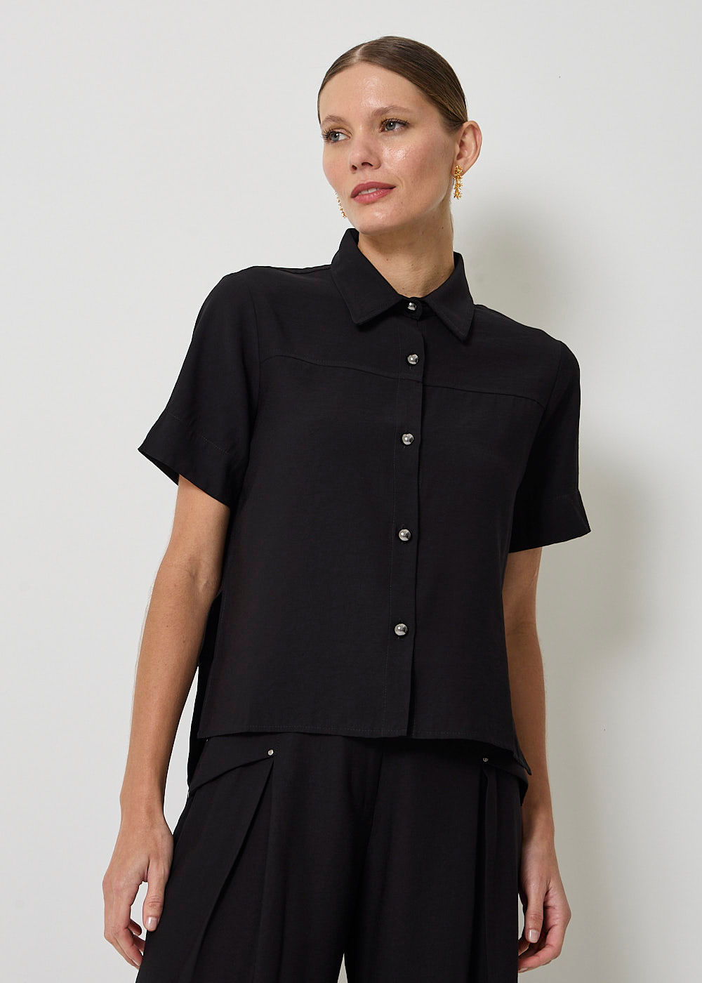 27.40.3401PTO CAMISA M/C ALFAIATARIA BOTÕES E TACHAS - HIGHLINE