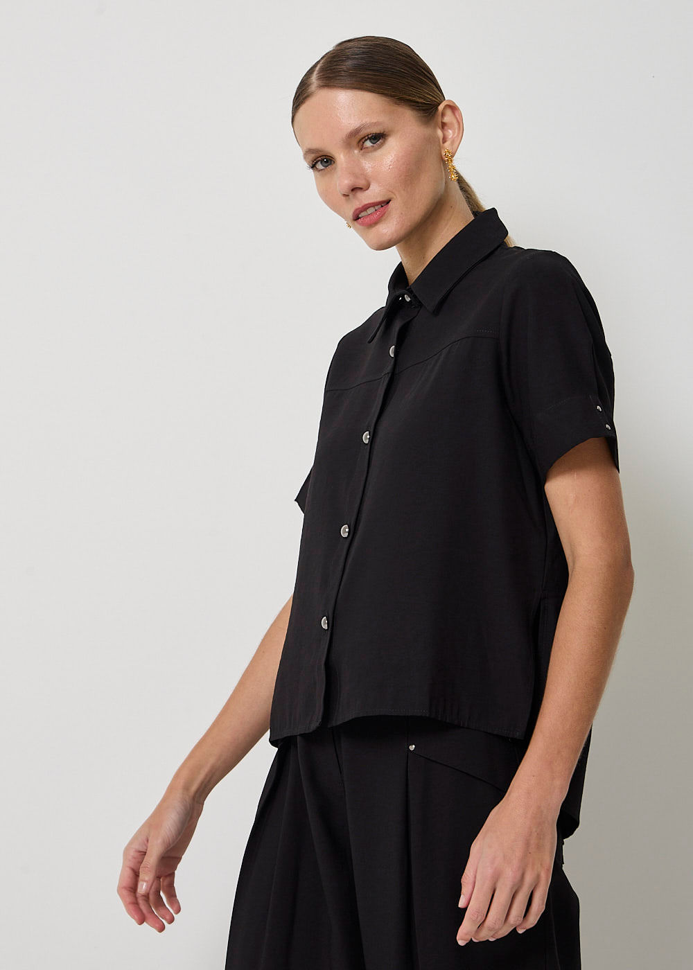 27.40.3401PTO CAMISA M/C ALFAIATARIA BOTÕES E TACHAS - HIGHLINE