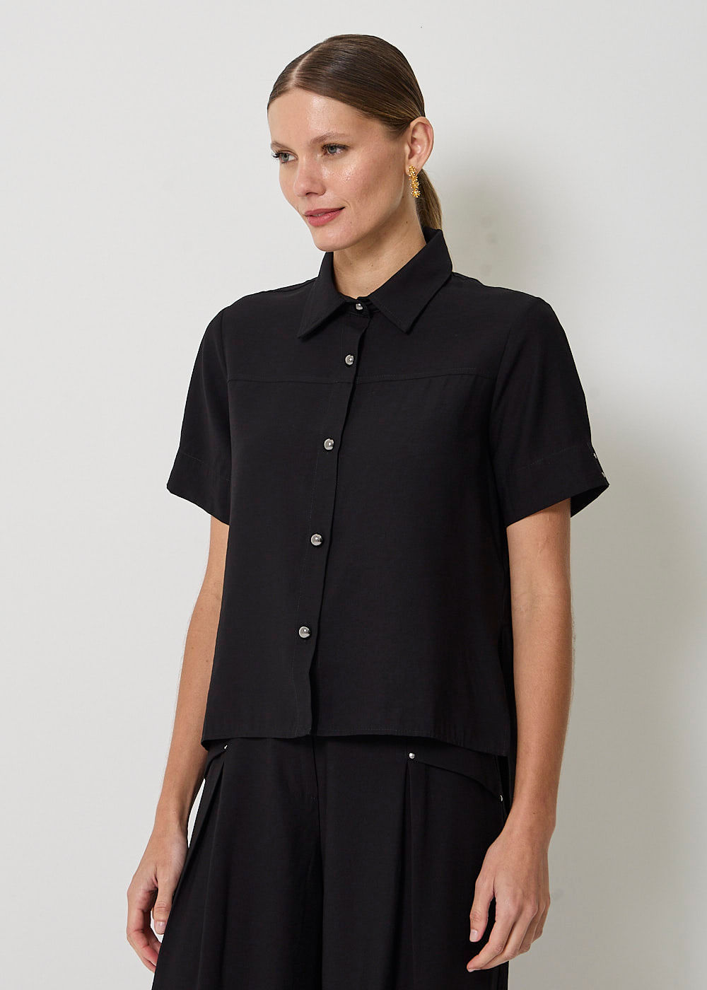 27.40.3401PTO CAMISA M/C ALFAIATARIA BOTÕES E TACHAS - HIGHLINE