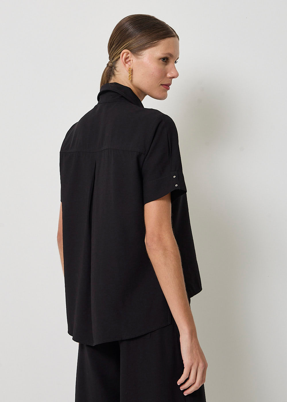 27.40.3401PTO CAMISA M/C ALFAIATARIA BOTÕES E TACHAS - HIGHLINE