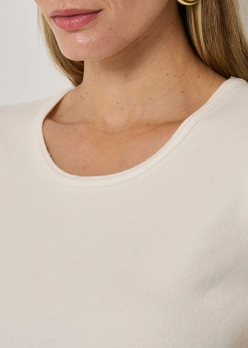 47.40.3404OFW BLUSA M/C DECOTE REDONDO TRICOT ESSENCIAL