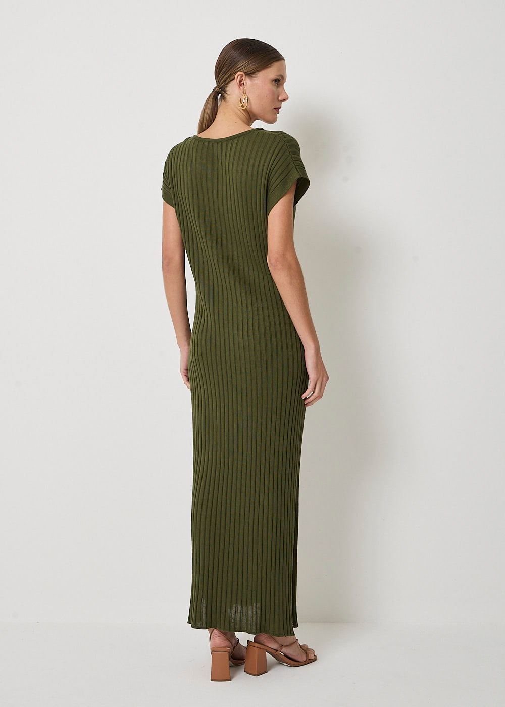 43.10.3406MSG VESTIDO MIDI TRICOT CANELADO C/ FENDA