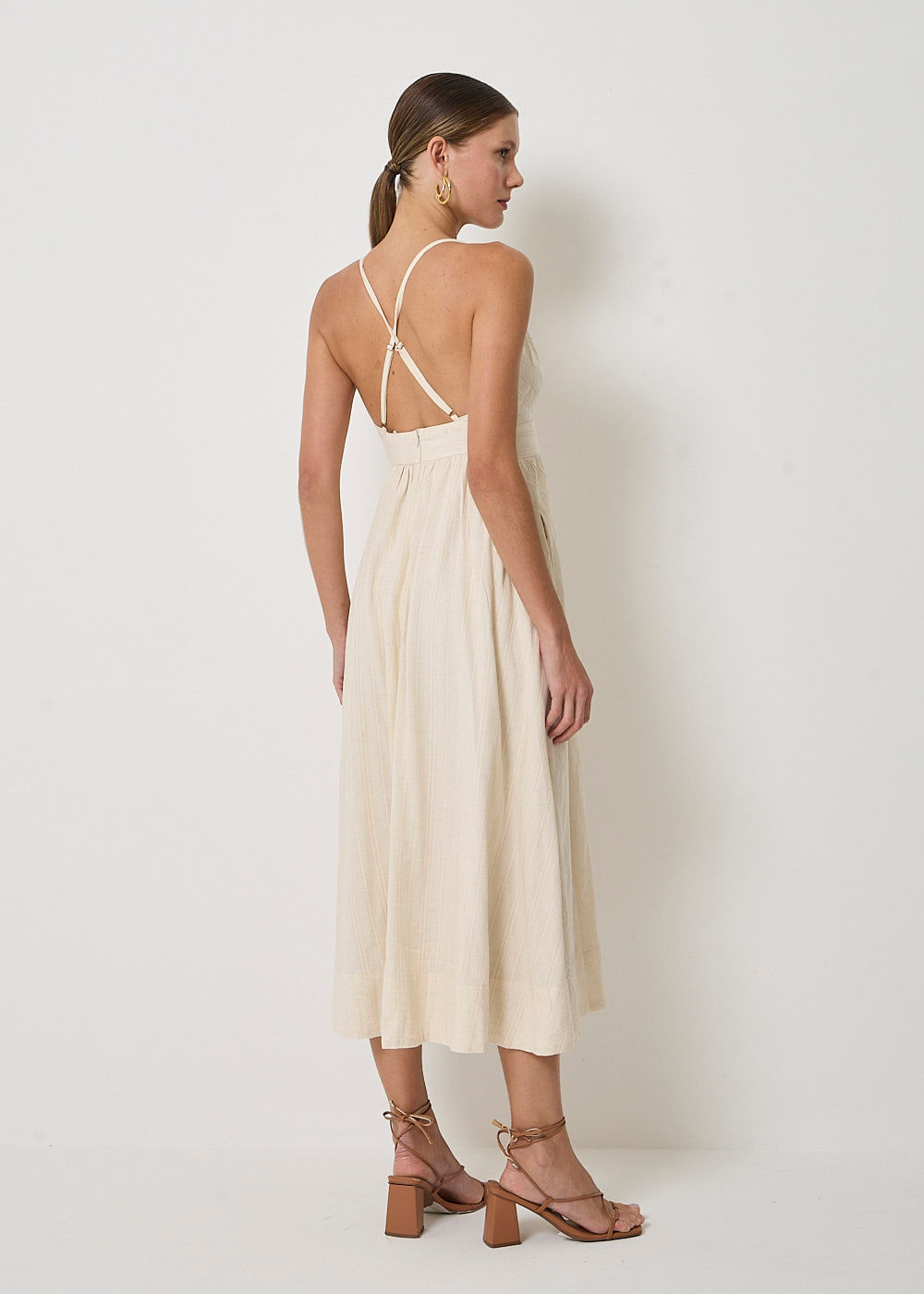 53.00.3410NAT VESTIDO MIDI MAQUINETADO  DETALHE PREGAS