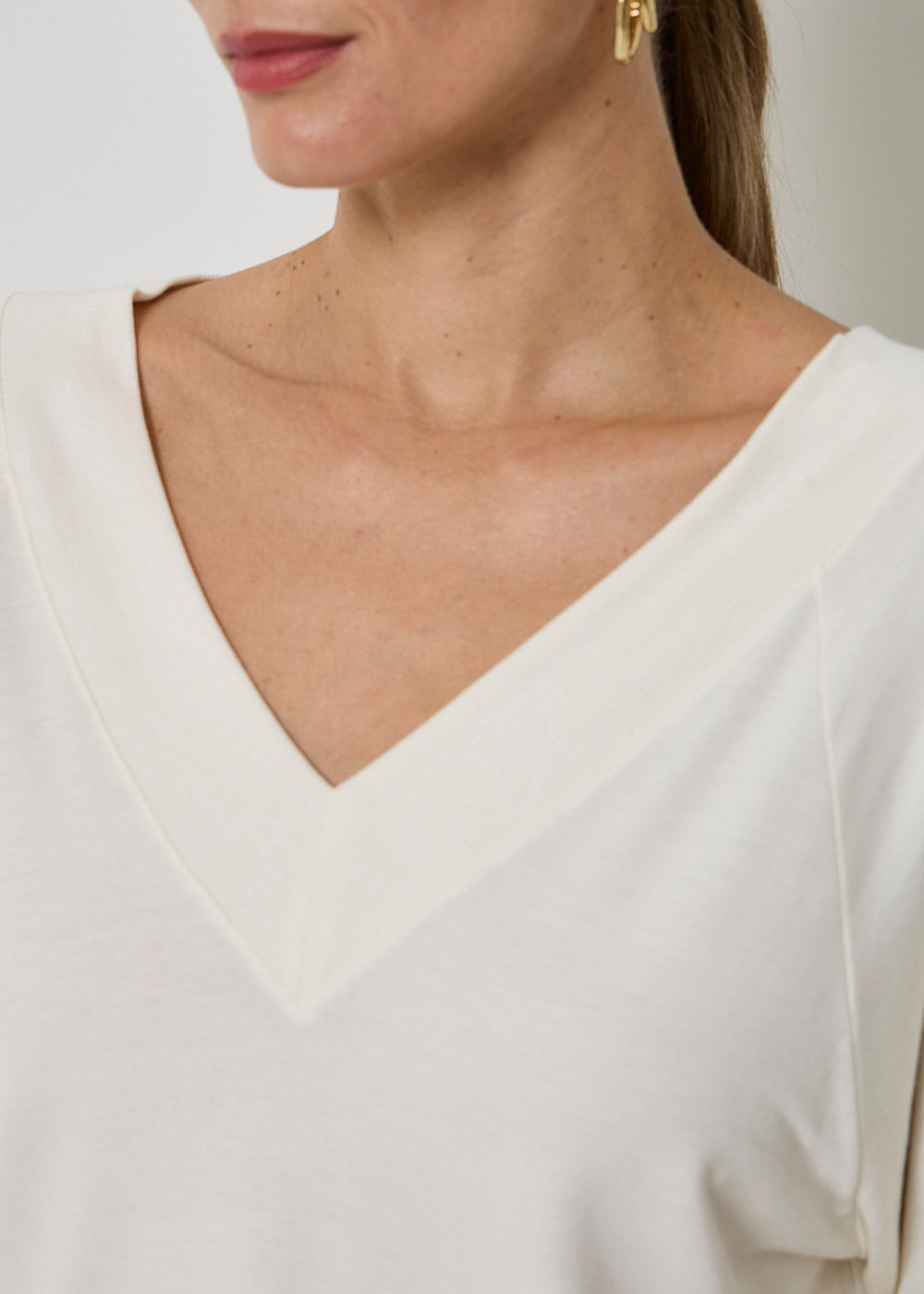67.40.3410OFW BLUSA M/C MALHA DECOTE EM RIBANA